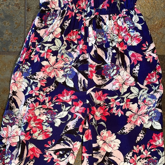 Tally Weijl Floral Jumpsuit- Size Small🌷💓🌹 - Picture 4 of 9